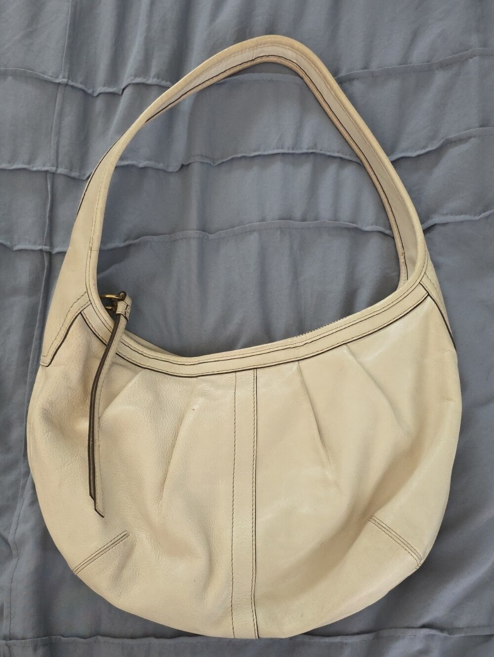 Coach Stylish Cream Leather Hobo Bag - Classic Women's Shoulder Bag